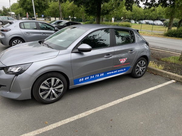 Vehicule de courtoisie